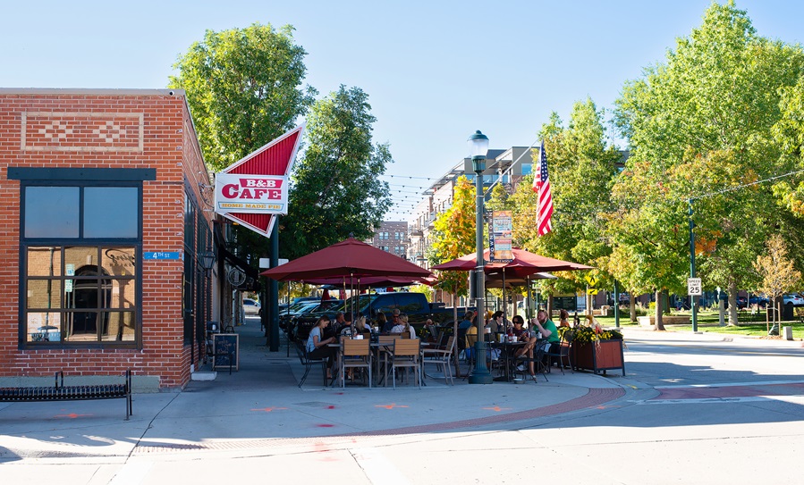 Image of Castle Rock street corner restaurant in thh summer