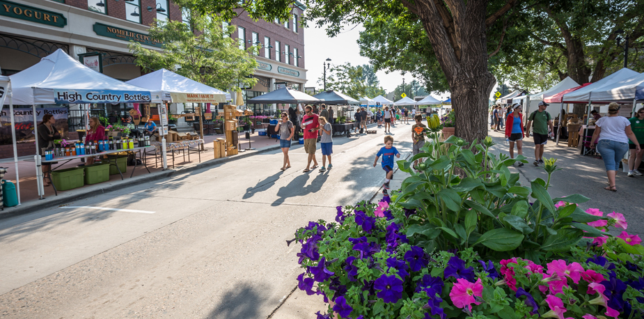Image of Parker Colorado with colorful flowers